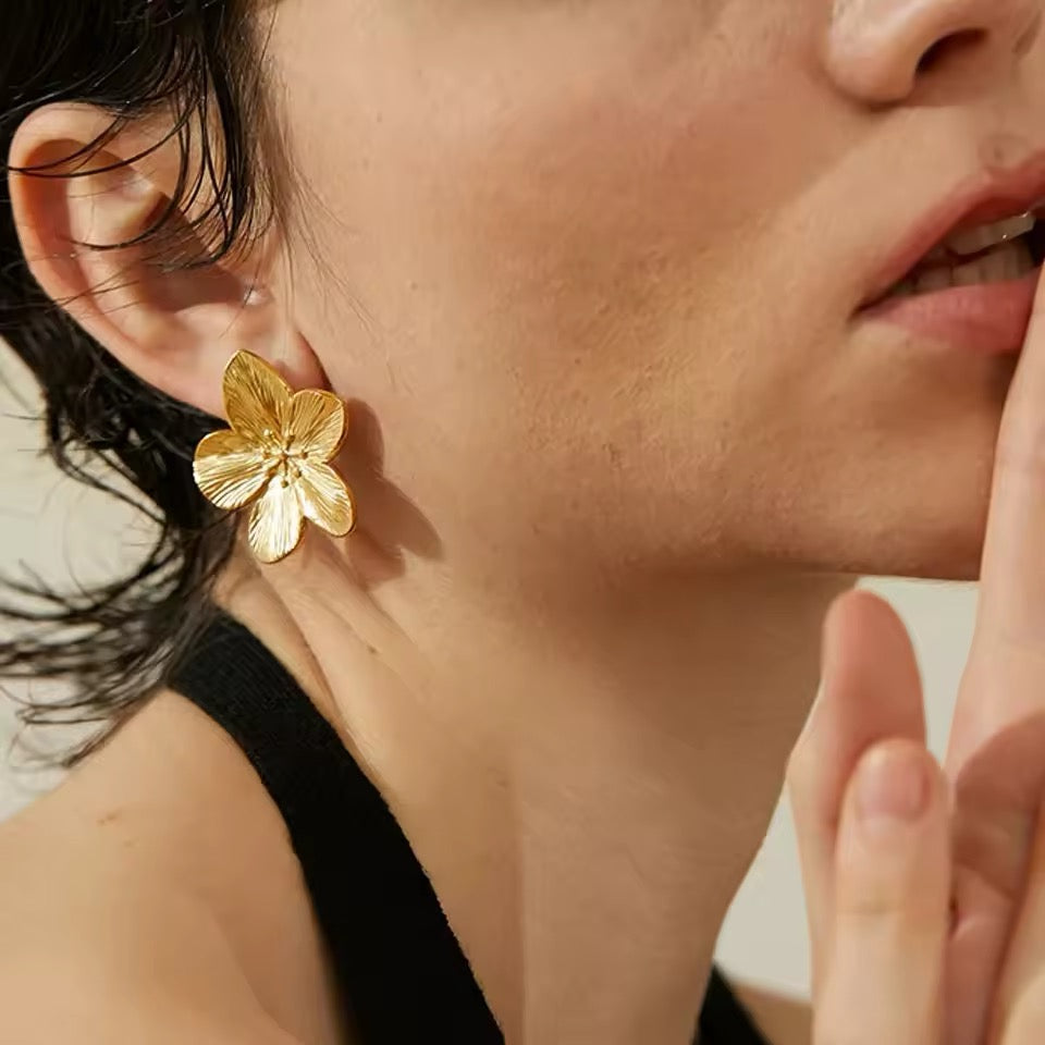 BOUCLES D’OREILLES MOTIF FLEUR 100% ACIER INOXYDABLE