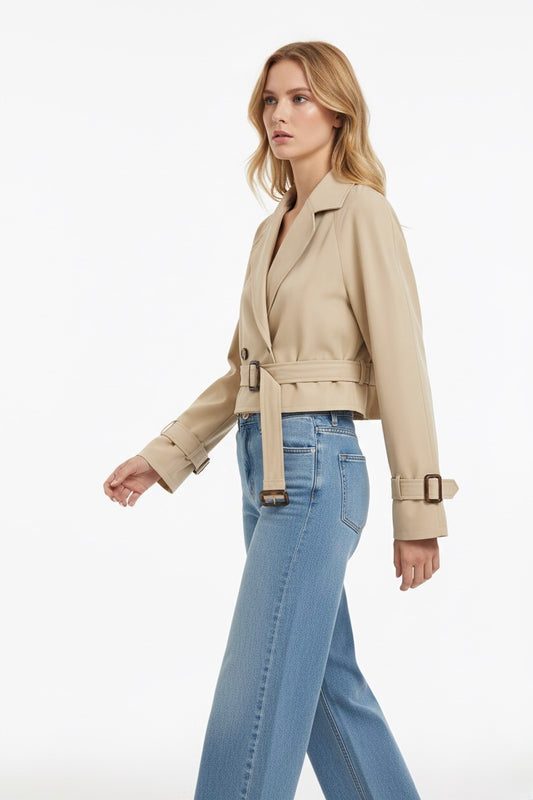 VESTE COURTE À CEINTURE BOUCLÉE
