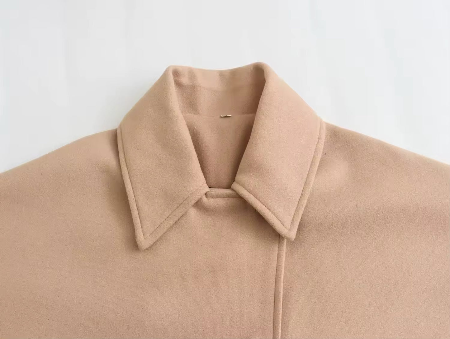 Manteau boutonné avec col revers