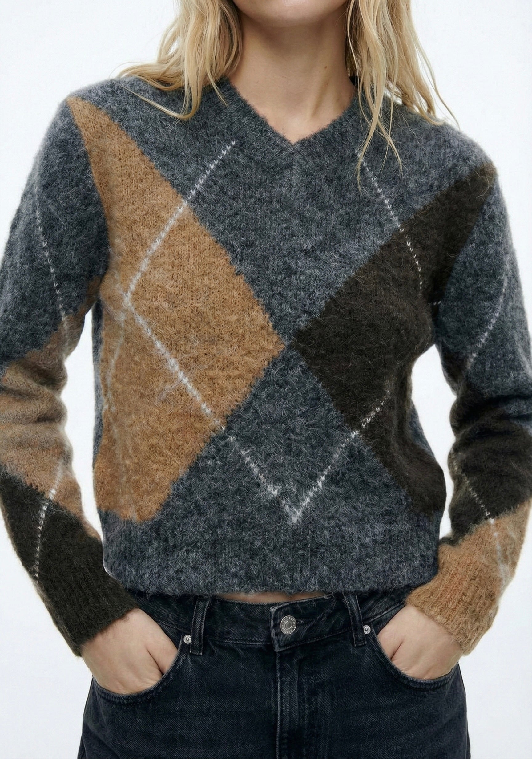 Knitted sweater • Women