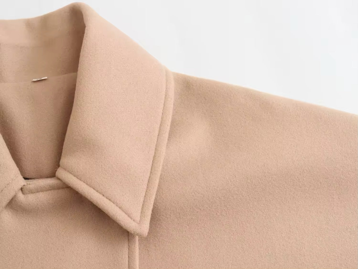 Manteau boutonné avec col revers