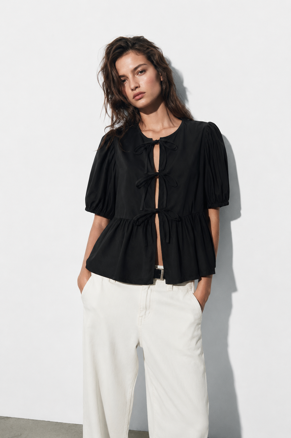 BLOUSE COURTE COL ROND MANCHES BOUFFANTES