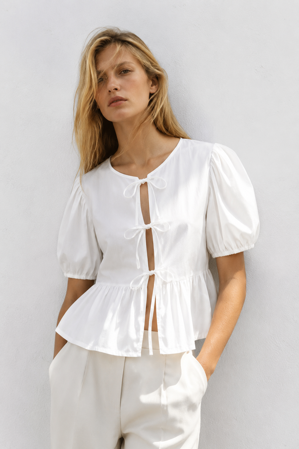 BLOUSE COURTE COL ROND MANCHES BOUFFANTES