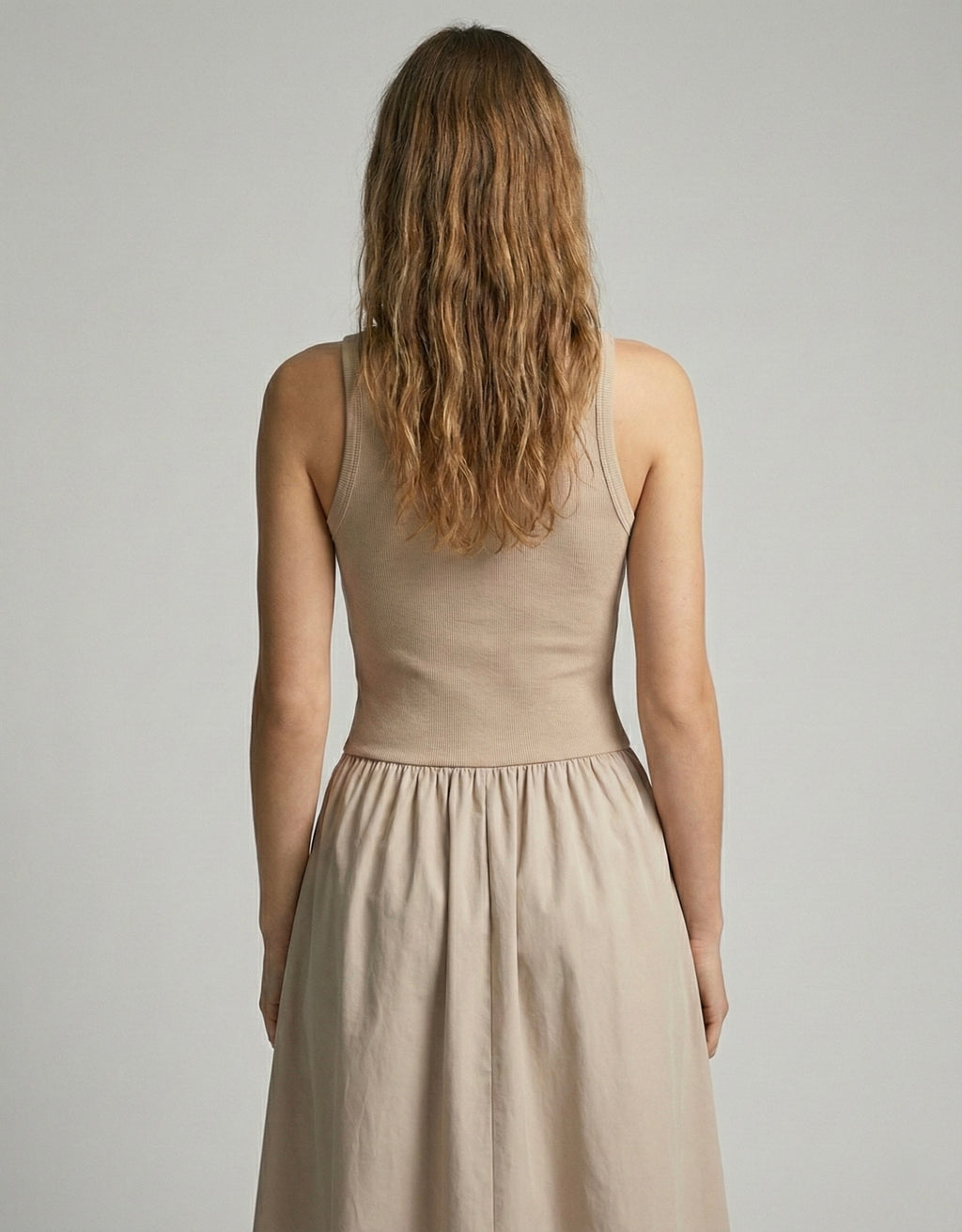 ABITO DI MEDIA LUNGHEZZA CON VITA ELASTICIZZATA