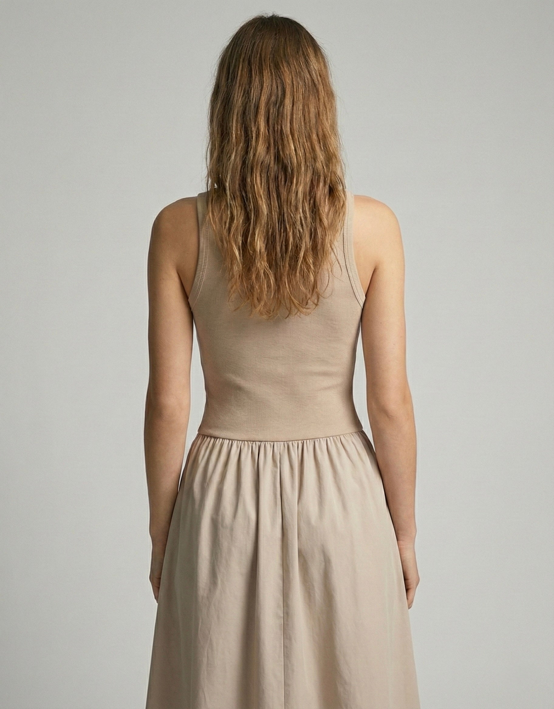 ABITO DI MEDIA LUNGHEZZA CON VITA ELASTICIZZATA