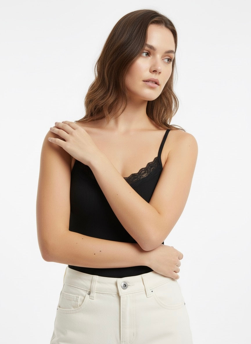 DÉBARDEUR CÔTELÉ AVEC DENTELLE