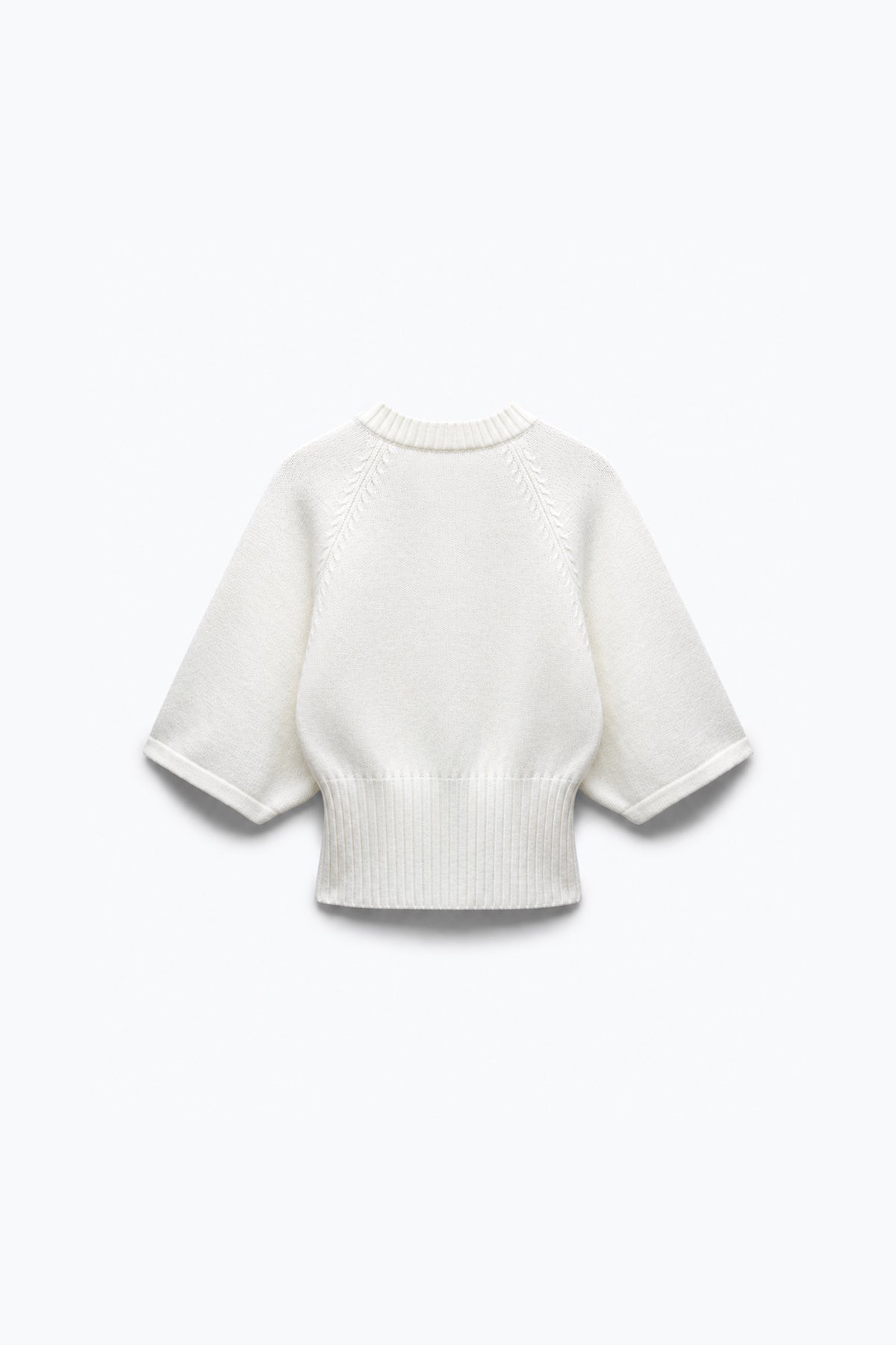 PULL EN MAILLE À TAILLE CINTRÉE