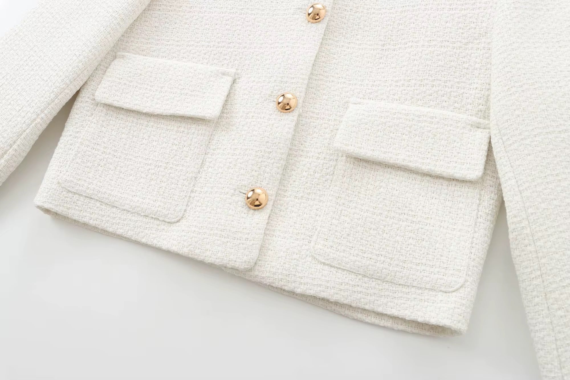 VESTE COURTE STRUCTURÉE À BOUTONS MÉTAL