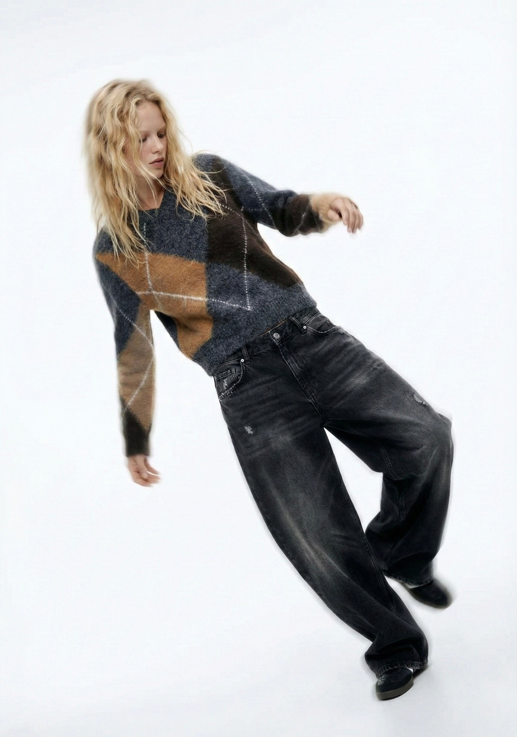 Knitted sweater • Women