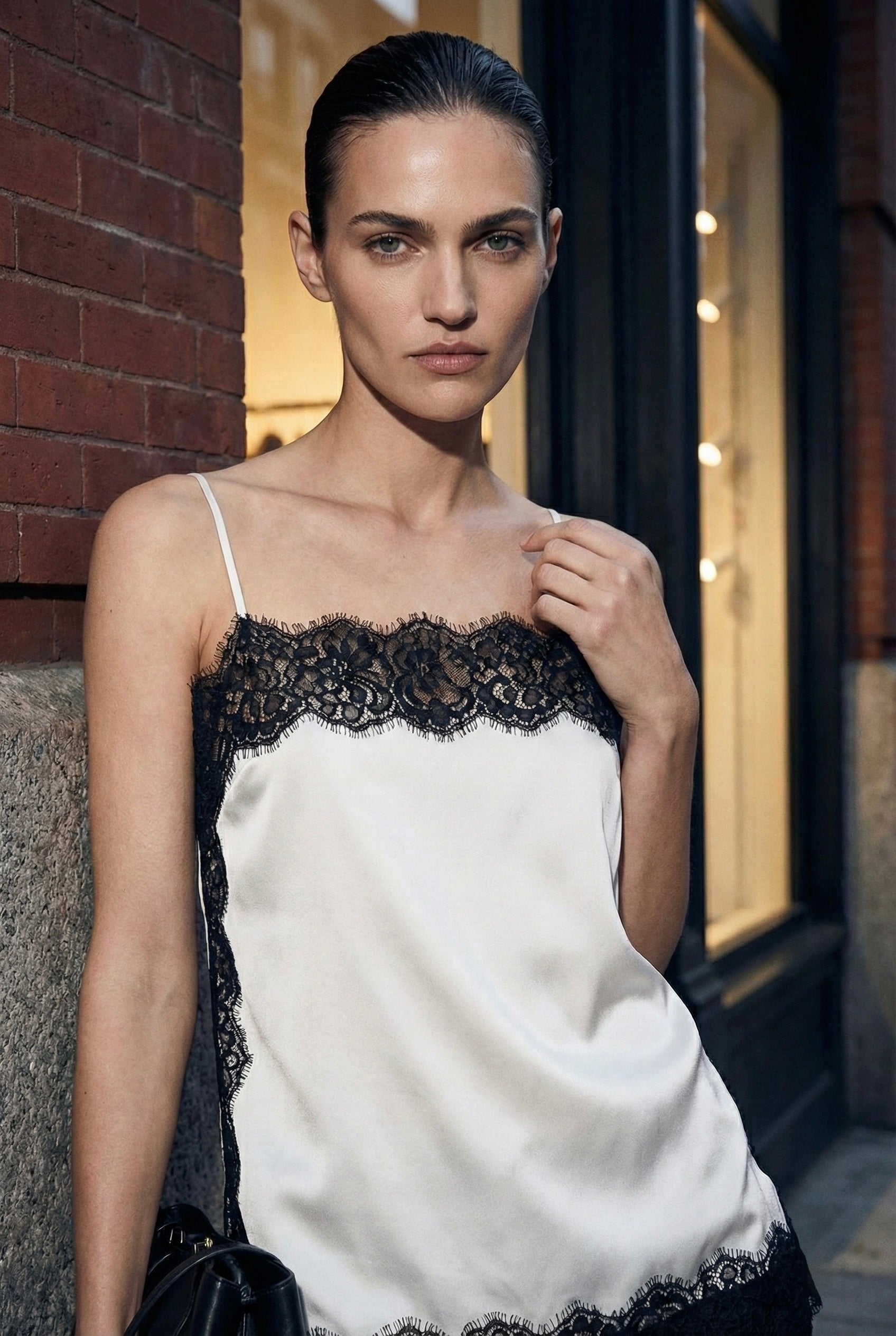 TOP FIN EN TULLE À DENTELLE