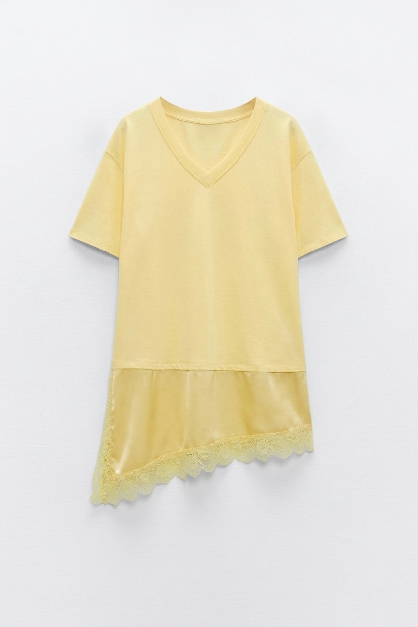 T-SHIRT ASYMÉTRIQUE AVEC DENTELLE