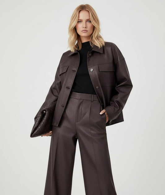 VESTE COURTE EN SIMILICUIR