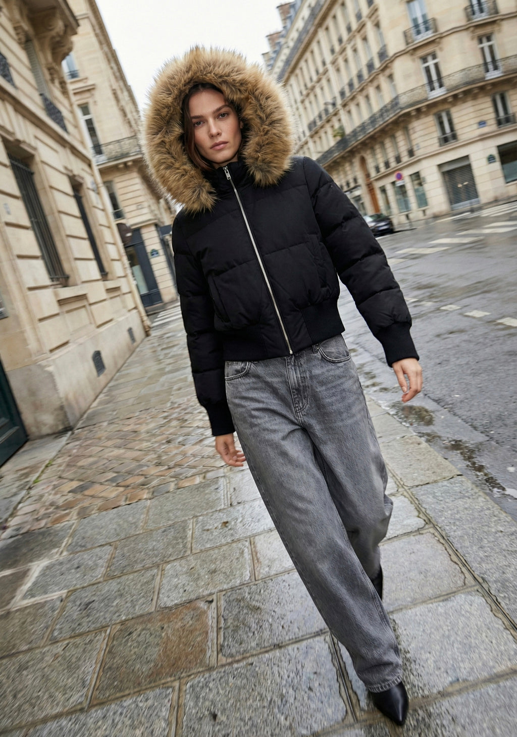 DOUDOUNE COURTE À CAPUCHE BORDÉE