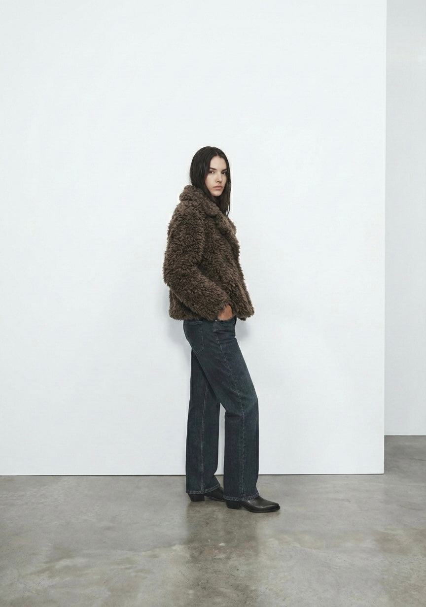 MANTEAU EFFET FOURRURE BOUCLÉE