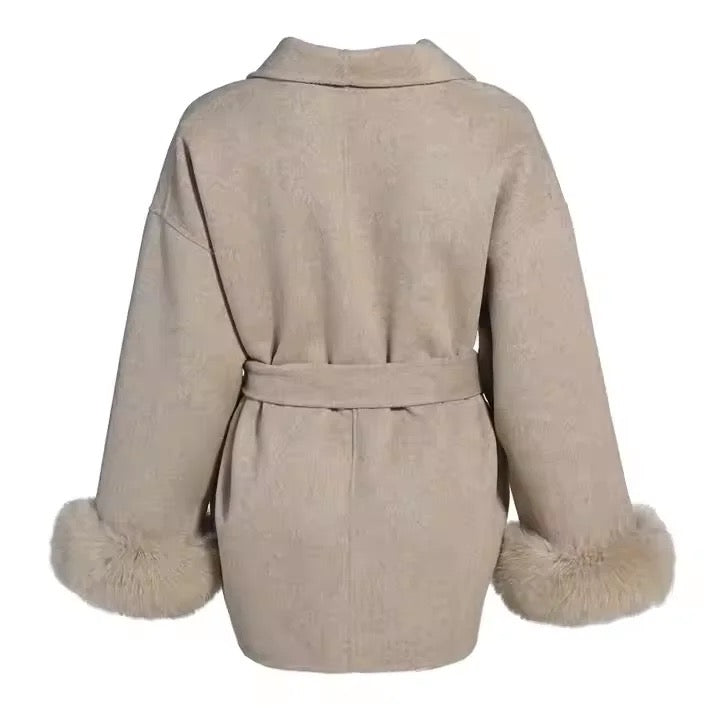 Manteau en laine avec manches fourrure