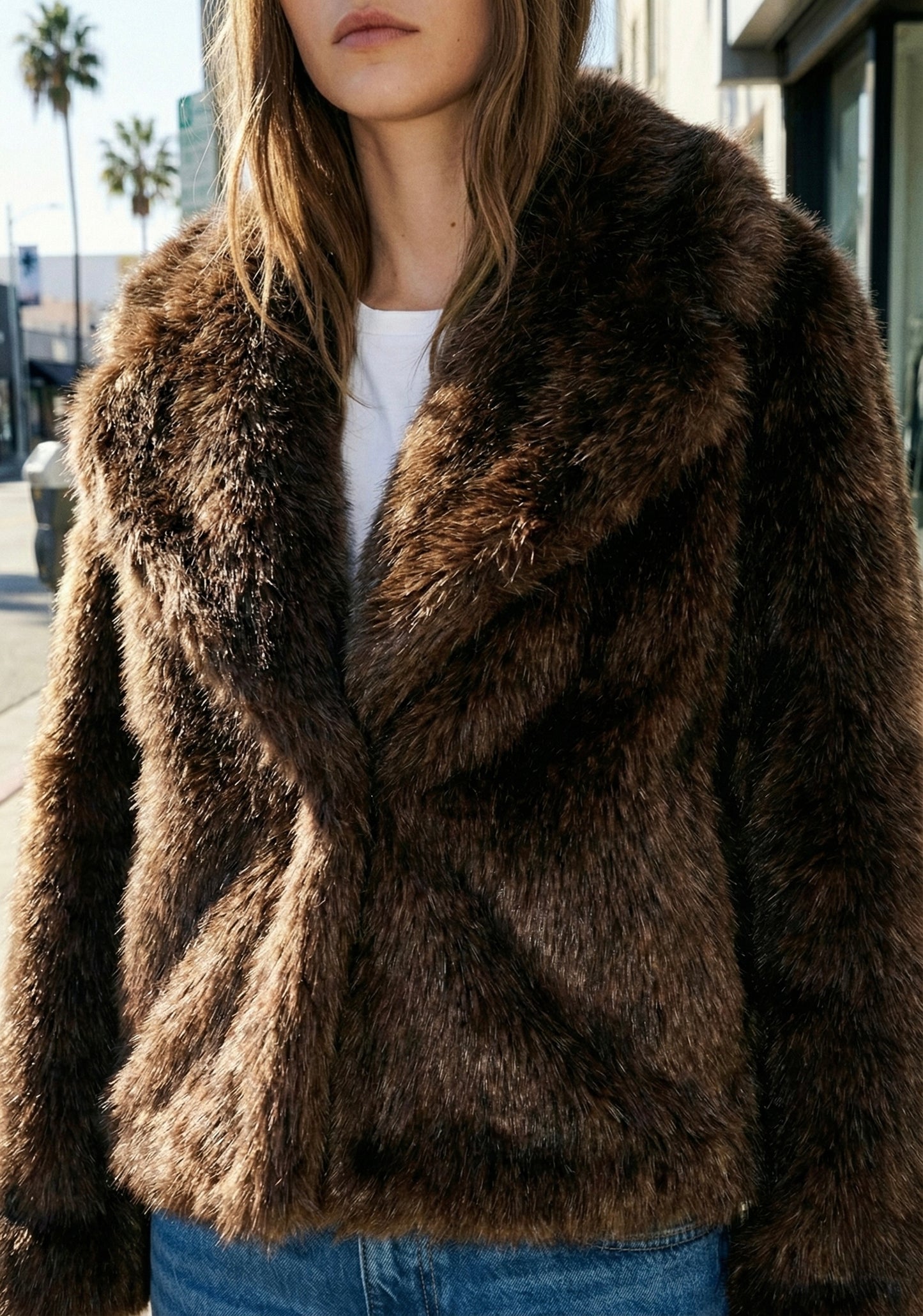 VESTE COURTE EFFET FOURRURE À COL CROISÉ