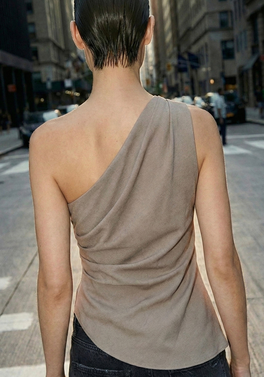 TOP ASYMÉTRIQUE DRAPÉ