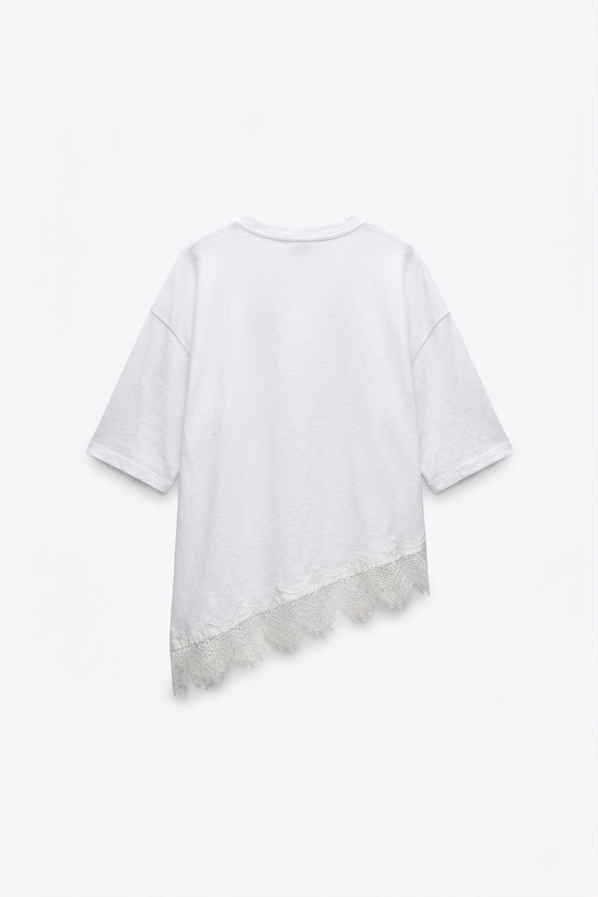 T-SHIRT ASYMÉTRIQUE AVEC DENTELLE
