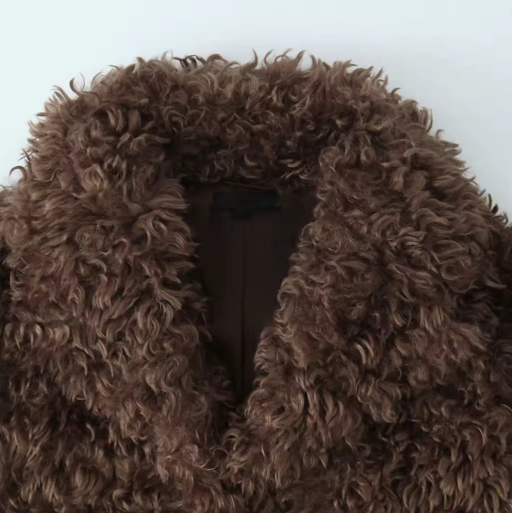 VESTE EFFET FOURRURE BOUCLÉE