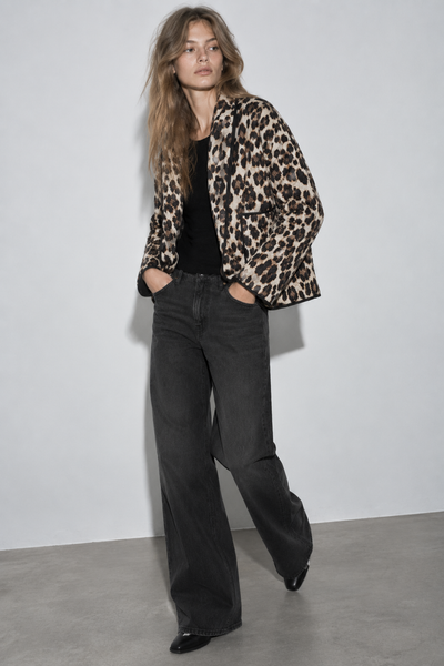 VESTE COURTE MOTIF LÉOPARD STRUCTURÉE