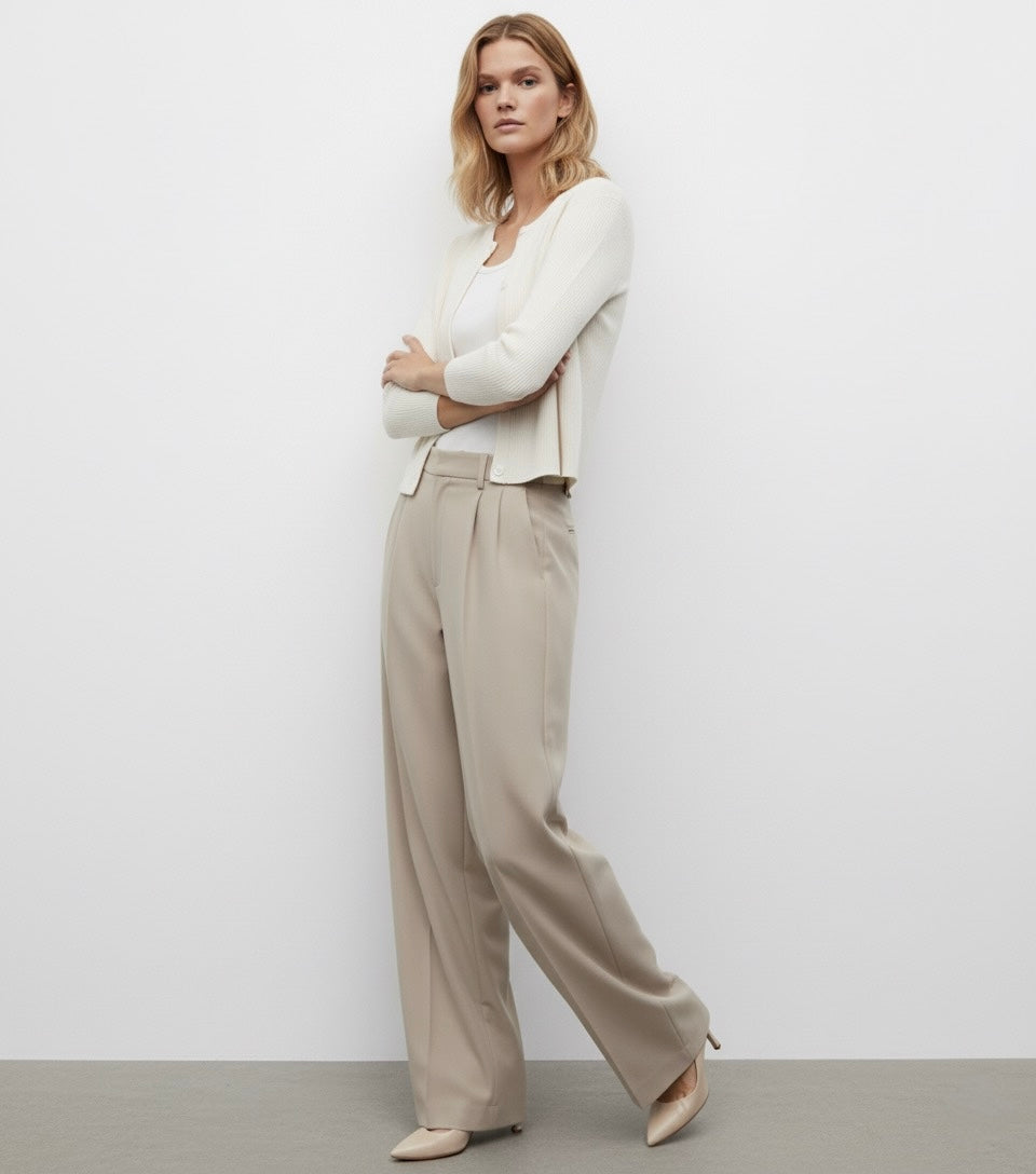 ROBE COURTE À MANCHES LONGUES VOLANTÉES