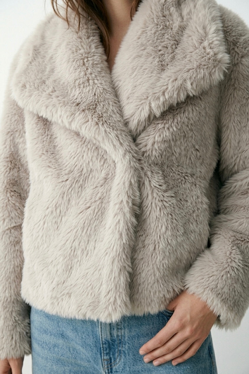 VESTE COURTE EFFET FOURRURE