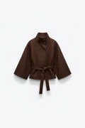 VESTE COURTE EN TISSU FEUTRÉ CEINTURÉE