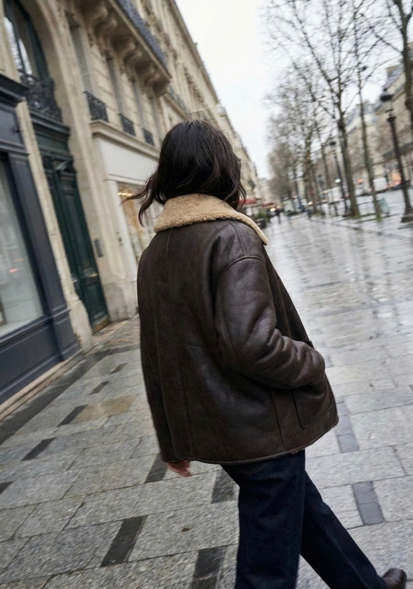 VESTE DROITE À COL LARGE ET PANNEAUX TEXTURÉS