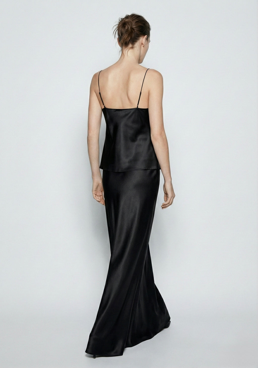 TOP SATINÉ À BRETELLES FINES