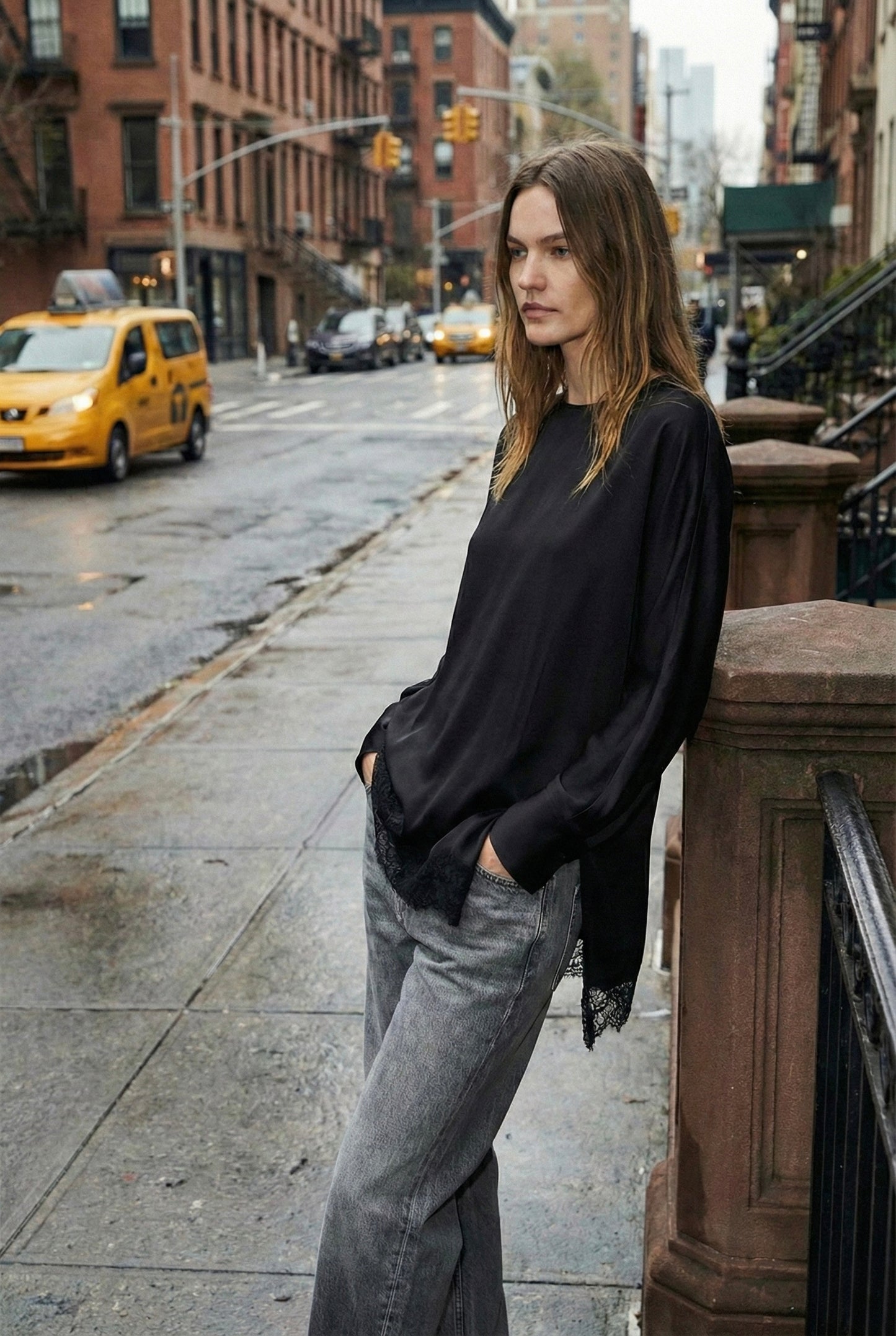 BLOUSE LONGUE À FINITION DENTELLE