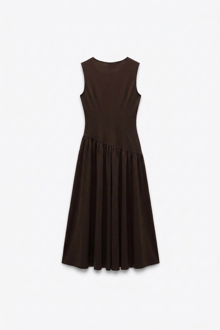 ROBE SANS MANCHES À PLIS