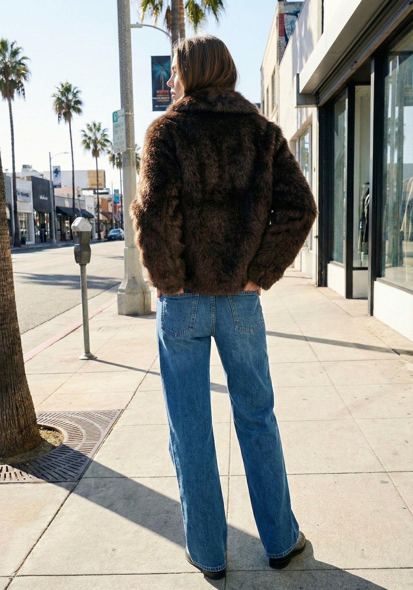 VESTE COURTE EFFET FOURRURE À COL CROISÉ