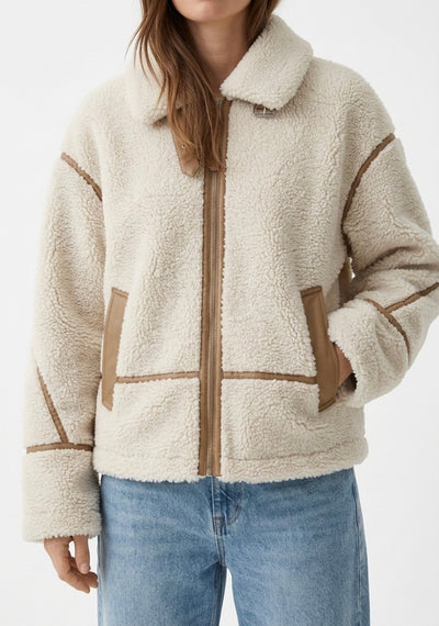 VESTE EFFET LAINE AVEC DÉTAILS CONTRASTÉS