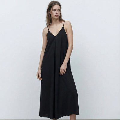 ROBE FLUIDE À BRETELLES EN SATIN