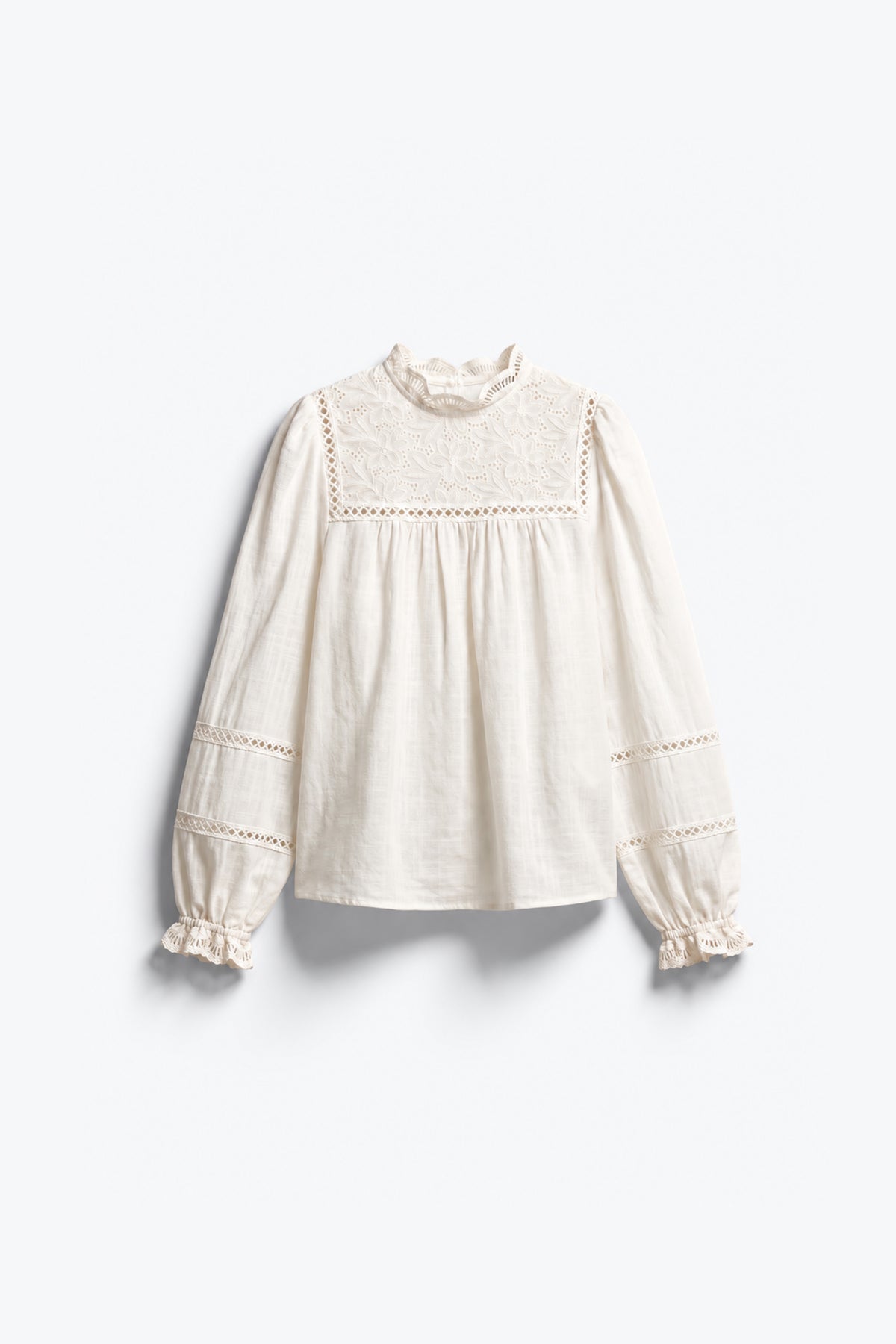 BLOUSE À EMPIÈCEMENT BRODÉ ET POIGNETS SMOCKÉS