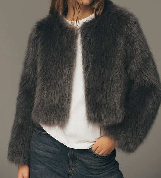 VESTE COURTE EN FAUSSE FOURRURE DOUCE