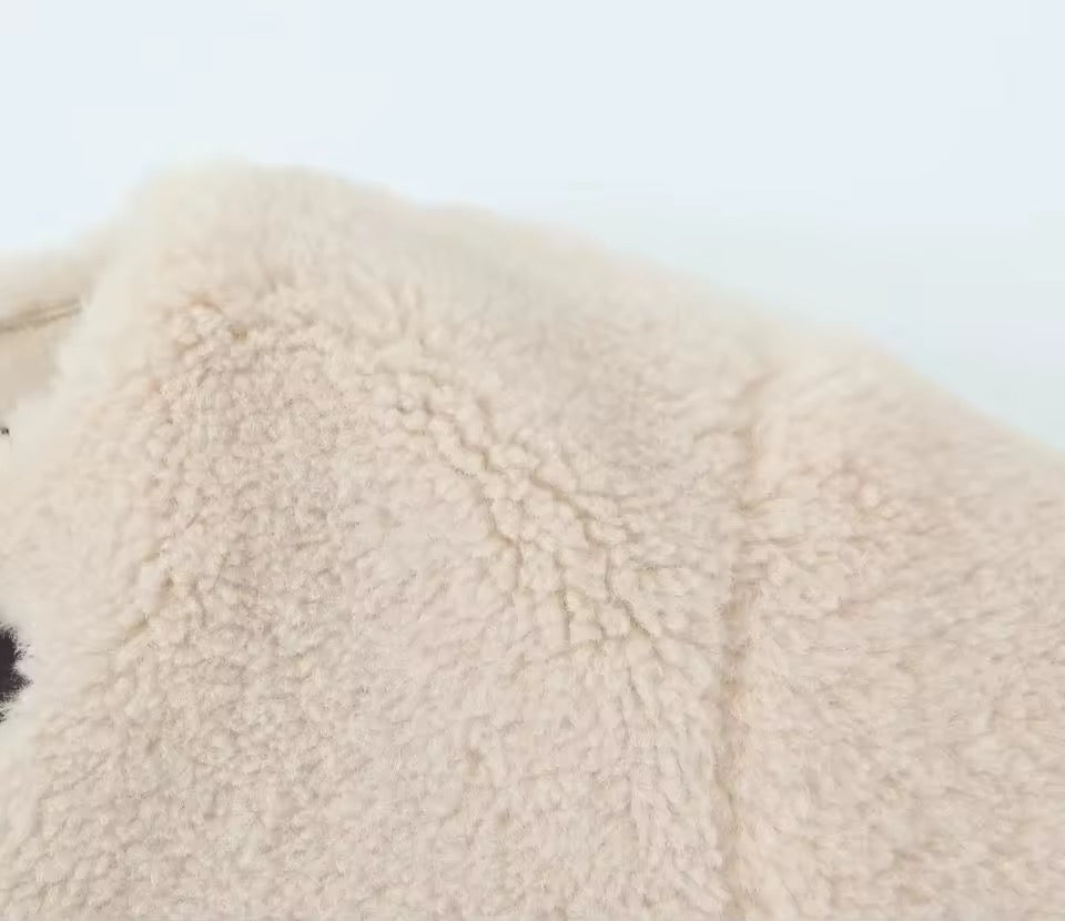 VESTE EN BOUCLETTE AVEC FERMETURES CLIP MÉTAL