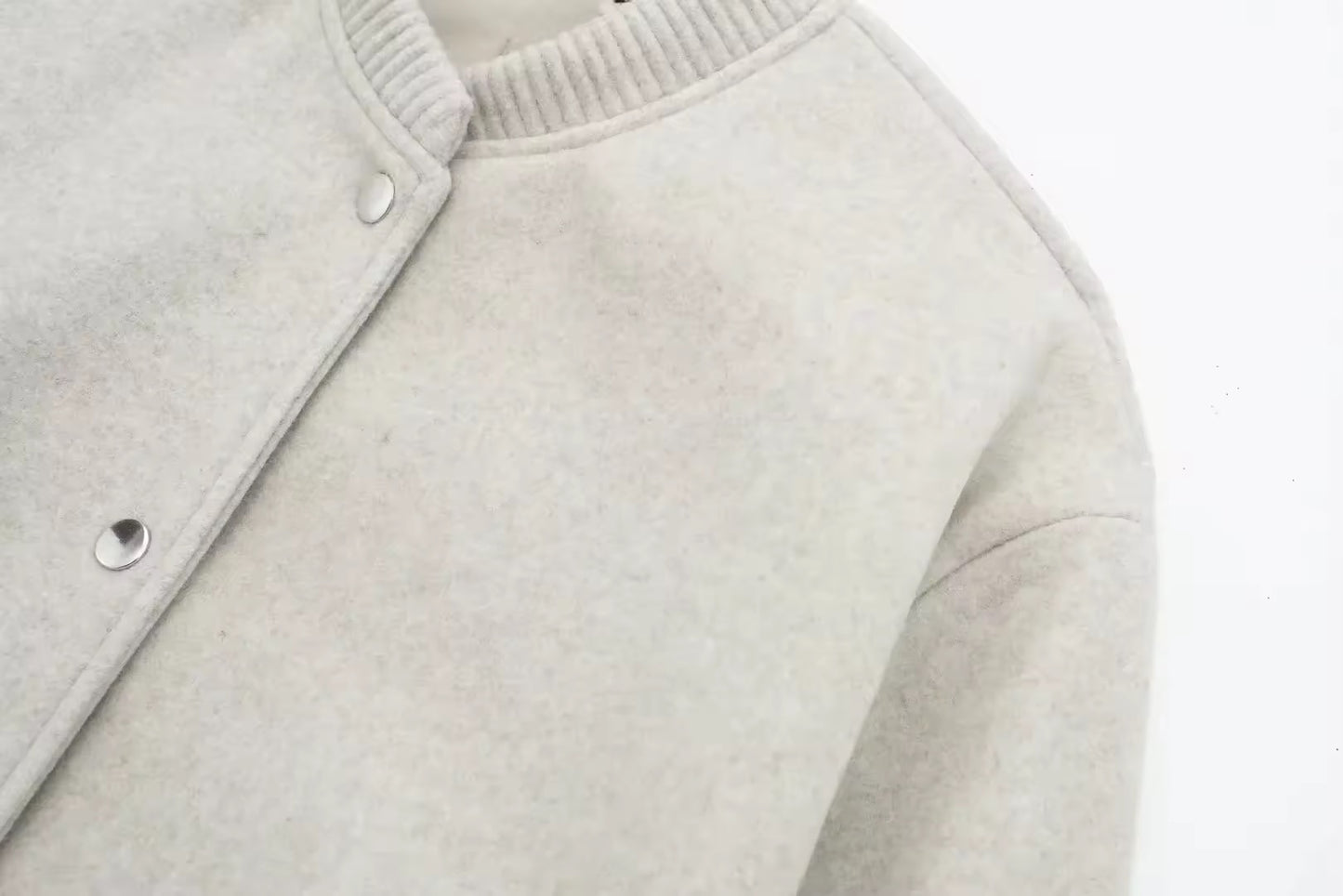 Blouson bombardier court avec bouton métallique