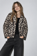 VESTE COURTE MOTIF LÉOPARD STRUCTURÉE