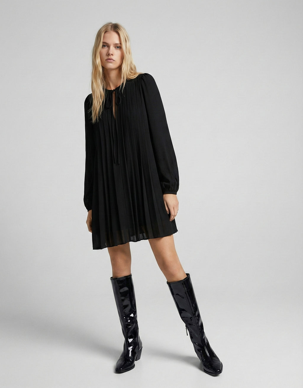 ROBE PLISSÉE COURTE À LIEN