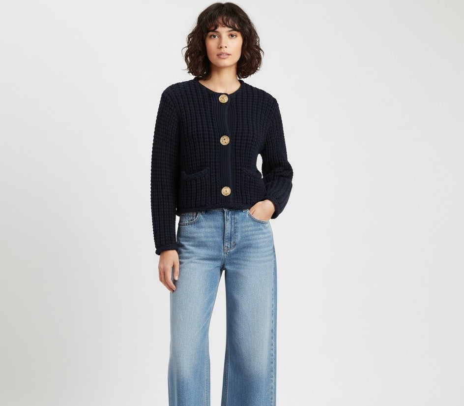 GILET EN TRICOT À BOUTONS DORÉS