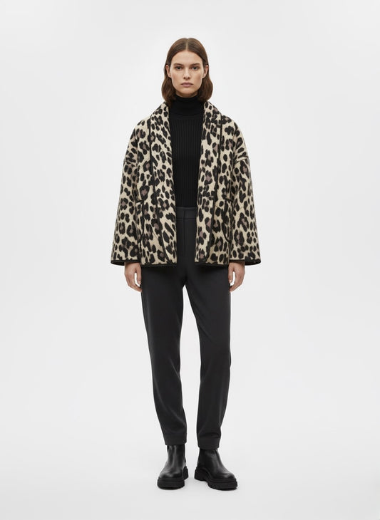 VESTE COURTE MOTIF LÉOPARD STRUCTURÉE