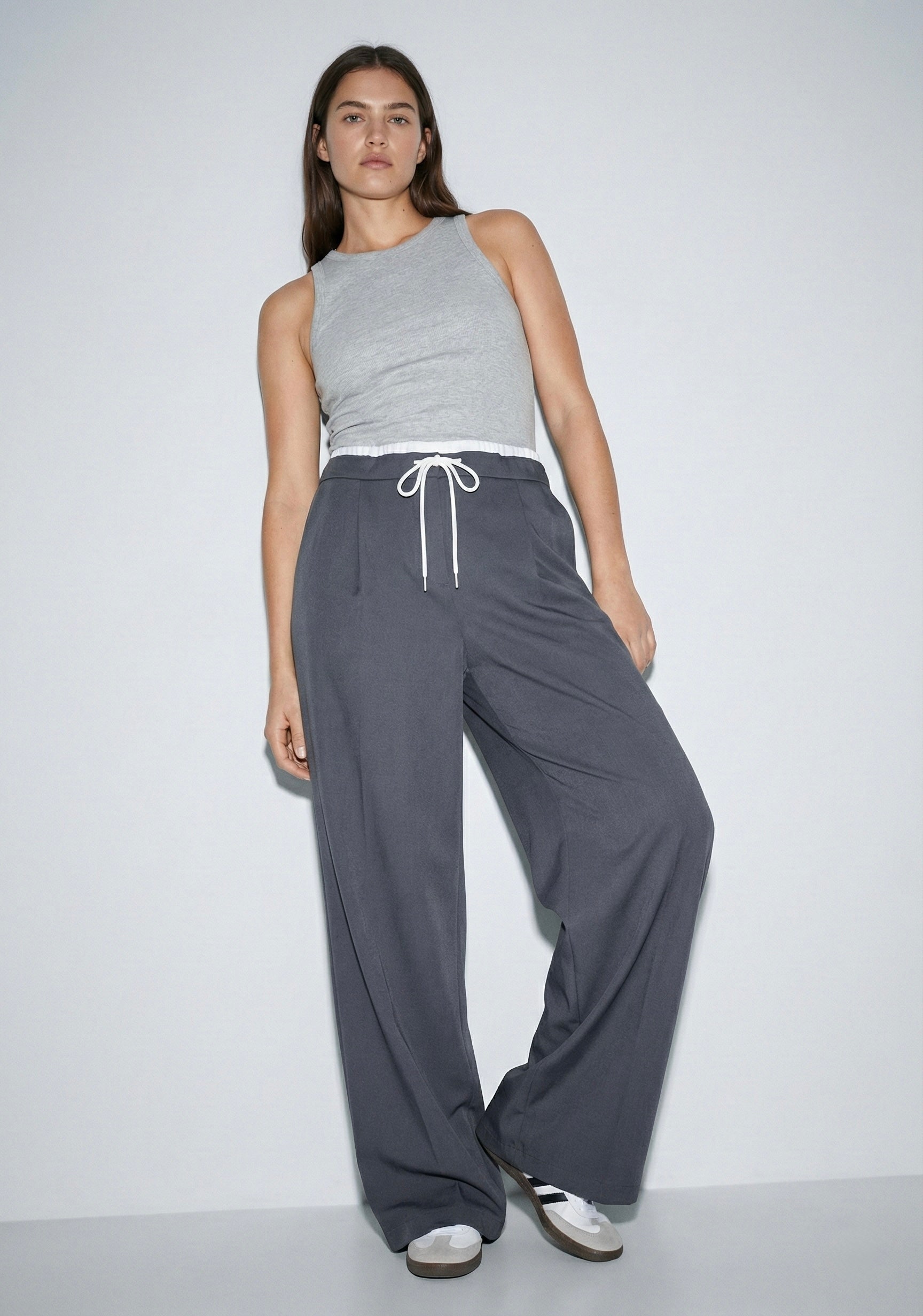 PANTALON LARGE À CORDON CONTRASTANT