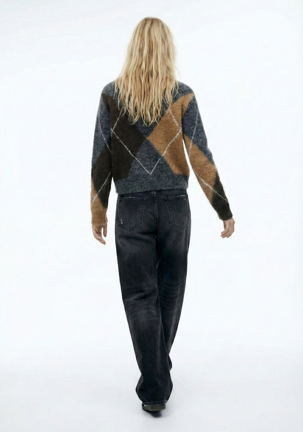 Knitted sweater • Women