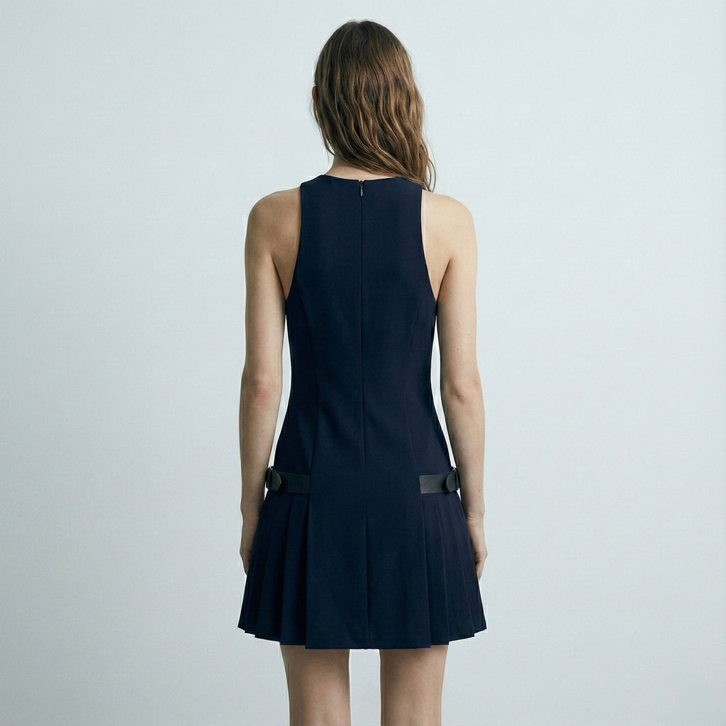 ROBE PLISSÉ AVEC BOUCLE LATÉRALE