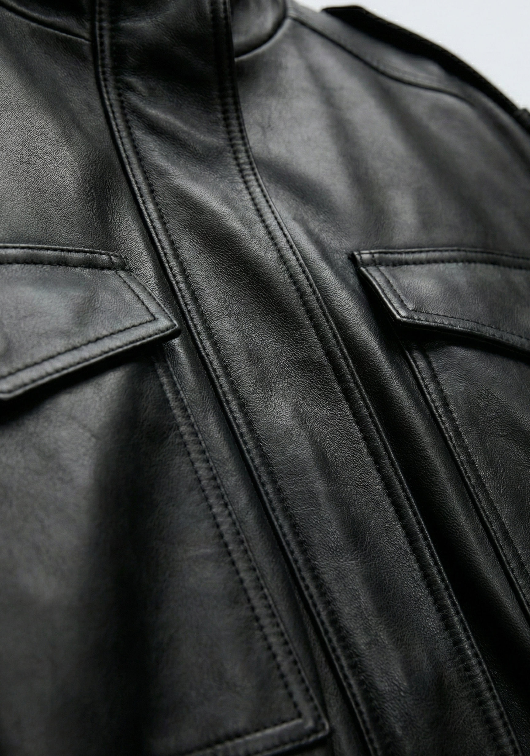 BLOUSON COURT À POCHES PLAQUÉES