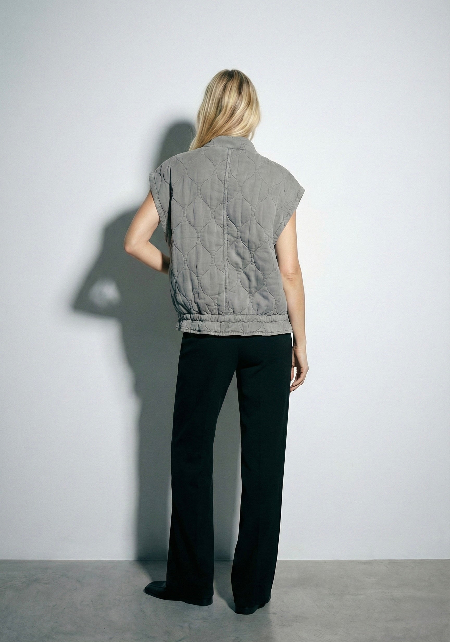 Sleeveless jacket • Women