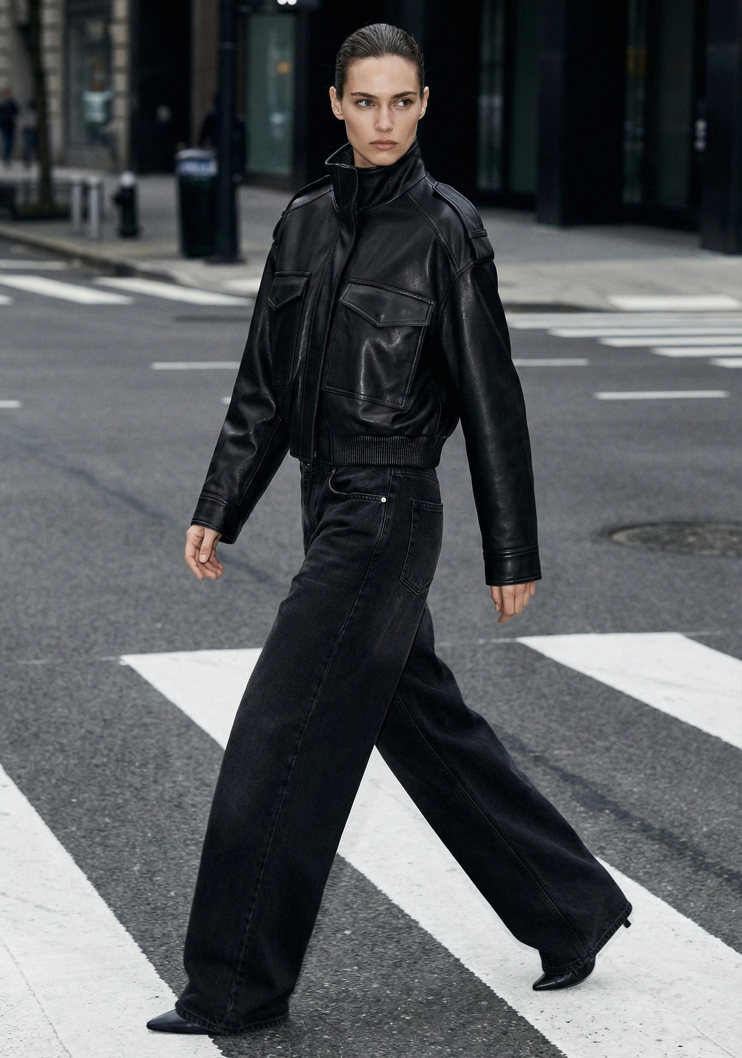 BLOUSON COURT À POCHES PLAQUÉES