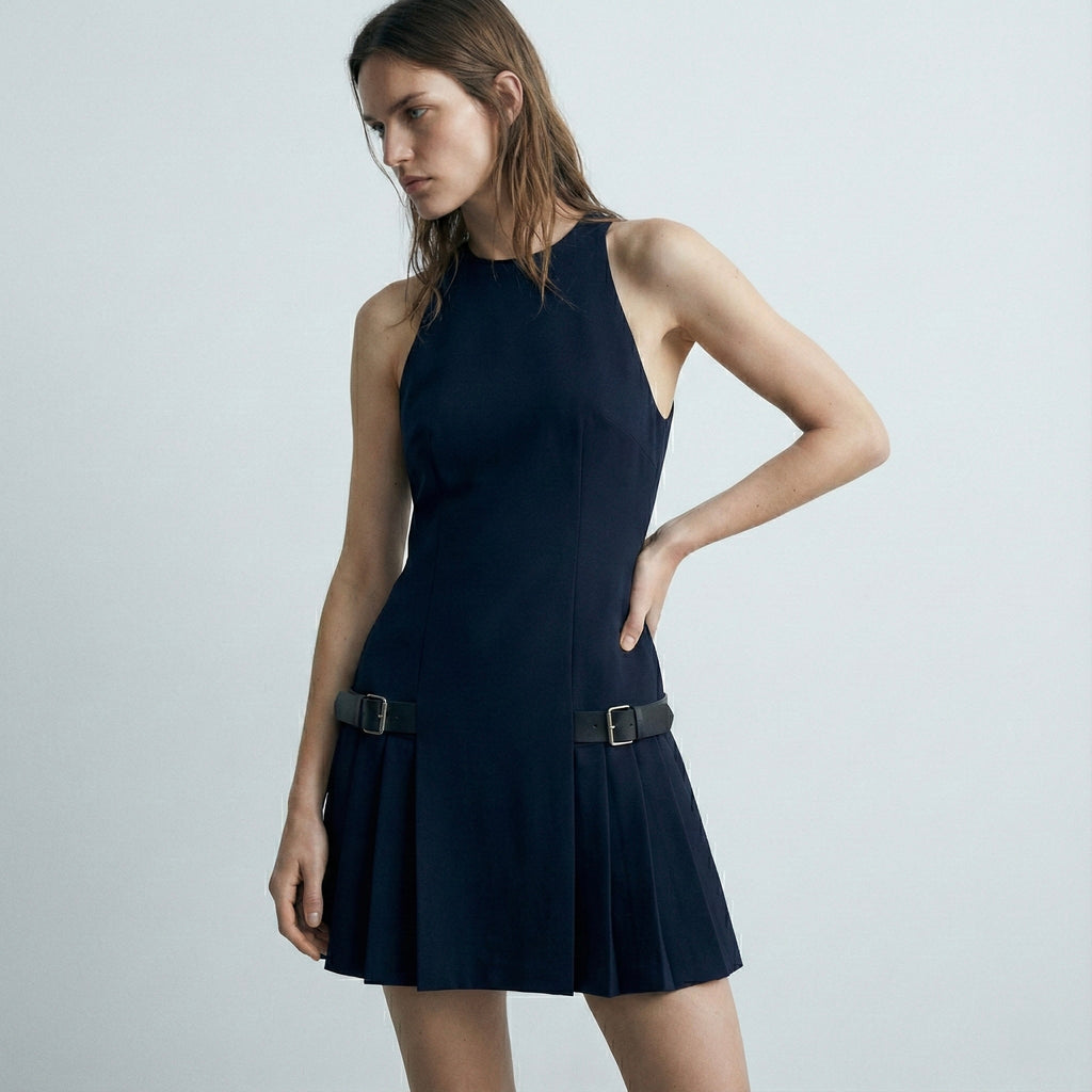 ROBE PLISSÉ AVEC BOUCLE LATÉRALE