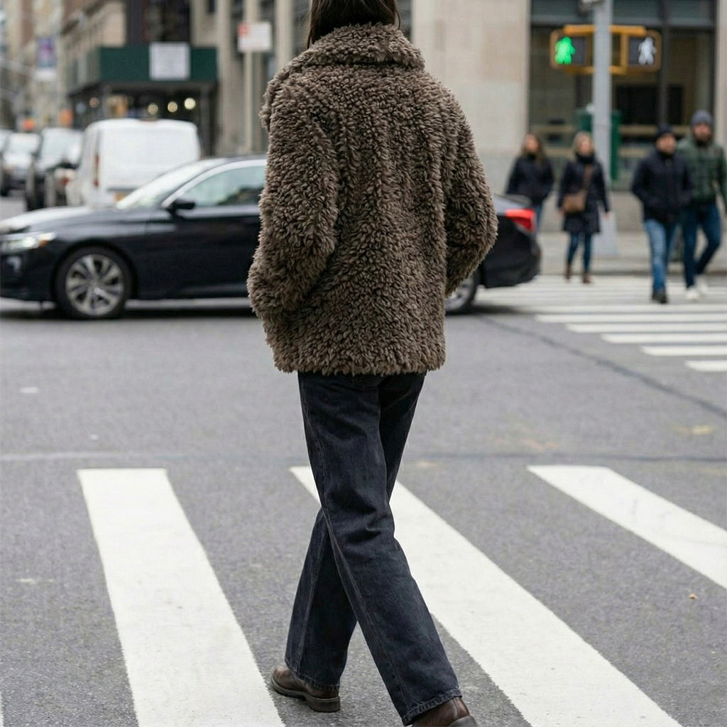 MANTEAU EFFET FOURRURE BOUCLÉE